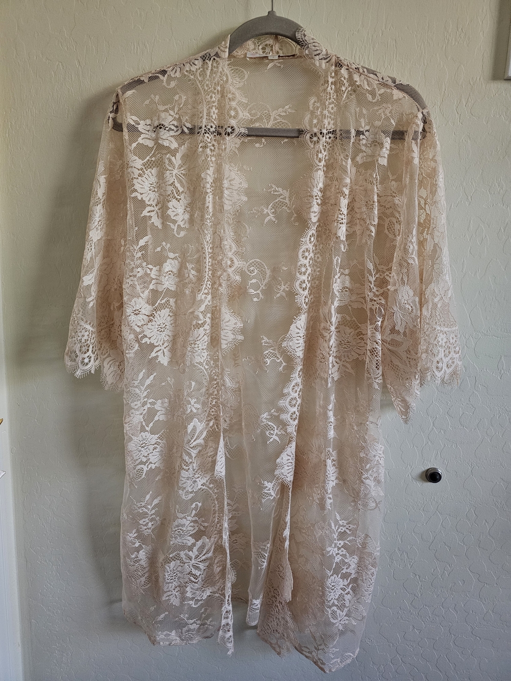 Girl And A Serious Dream Swan Queen Lace Kimono In Blush Size Small